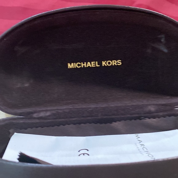 Michael Kors New authentic sunglasses in black with gold tone hardware - Picture 8 of 12
